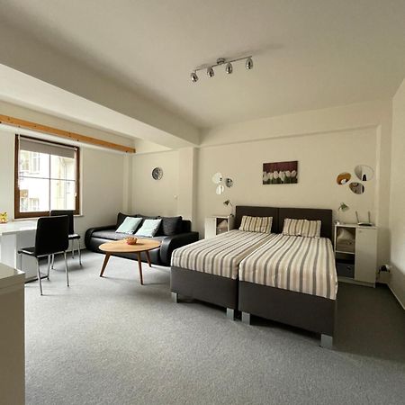 Apartmany U Posty 亚希莫夫 外观 照片