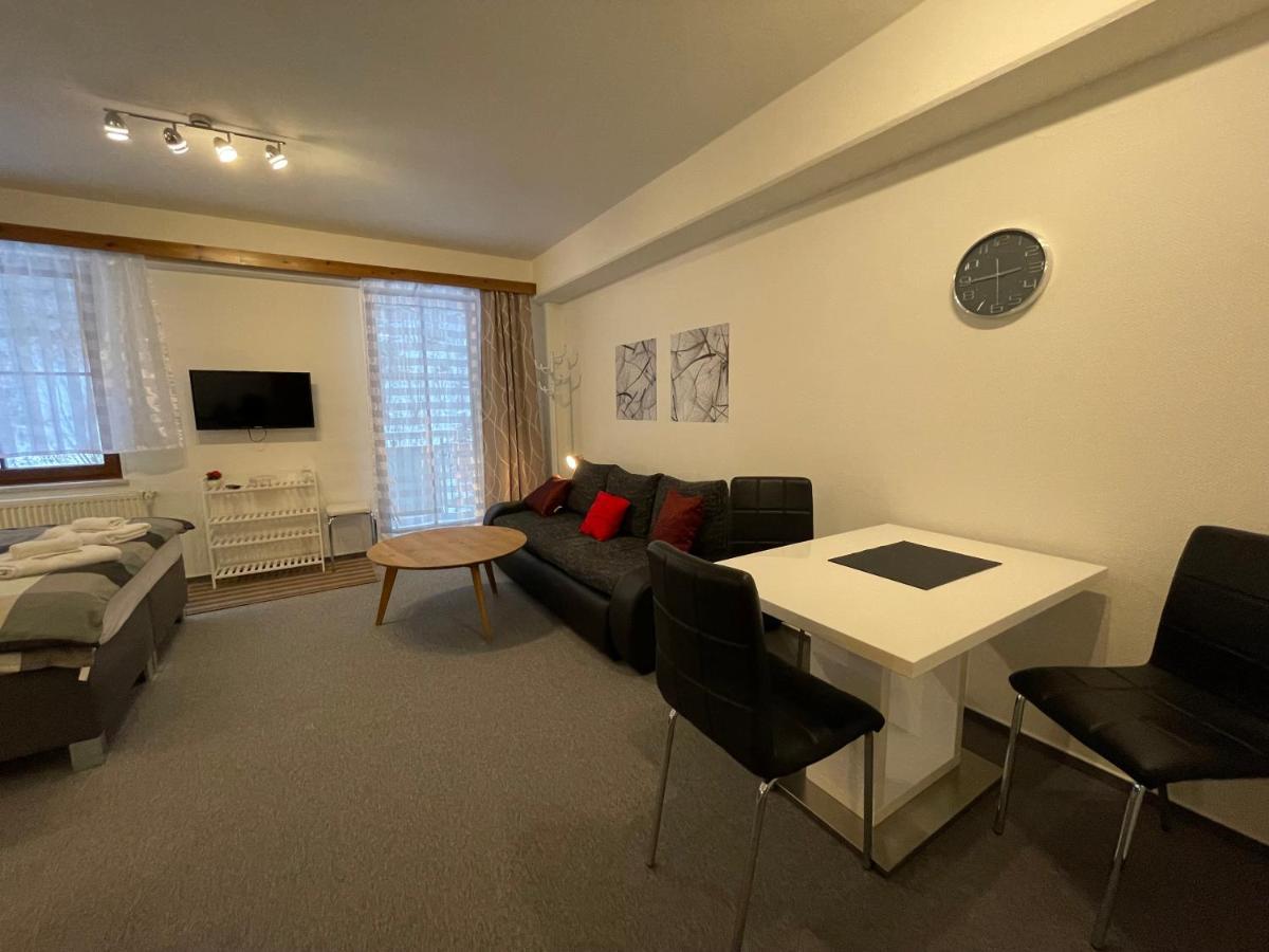 Apartmany U Posty 亚希莫夫 外观 照片
