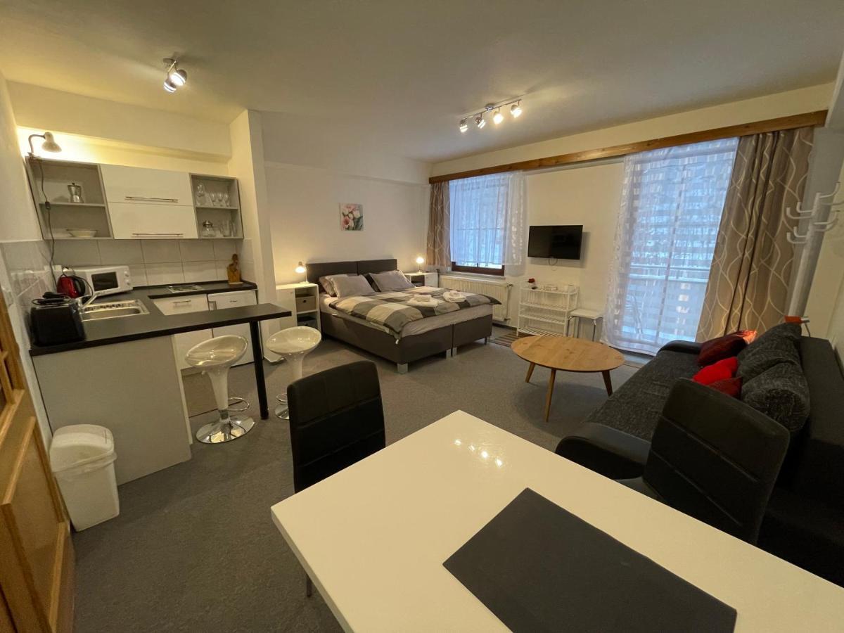 Apartmany U Posty 亚希莫夫 外观 照片