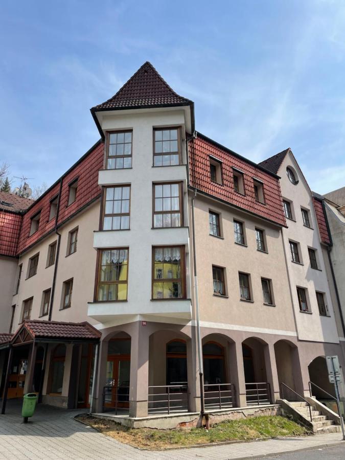 Apartmany U Posty 亚希莫夫 外观 照片